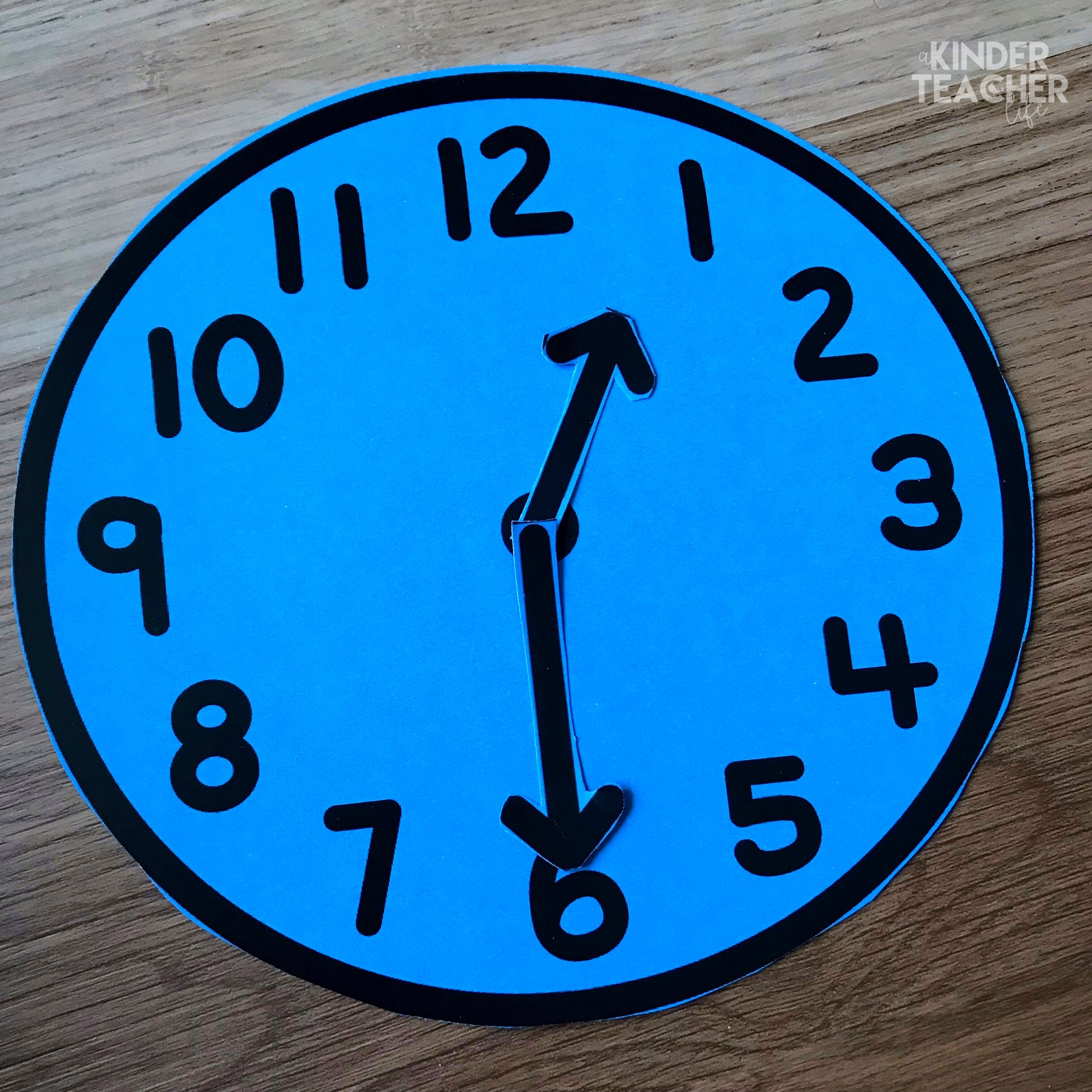 Build a clock - Hands-on telling time math center activities for first grade students. 