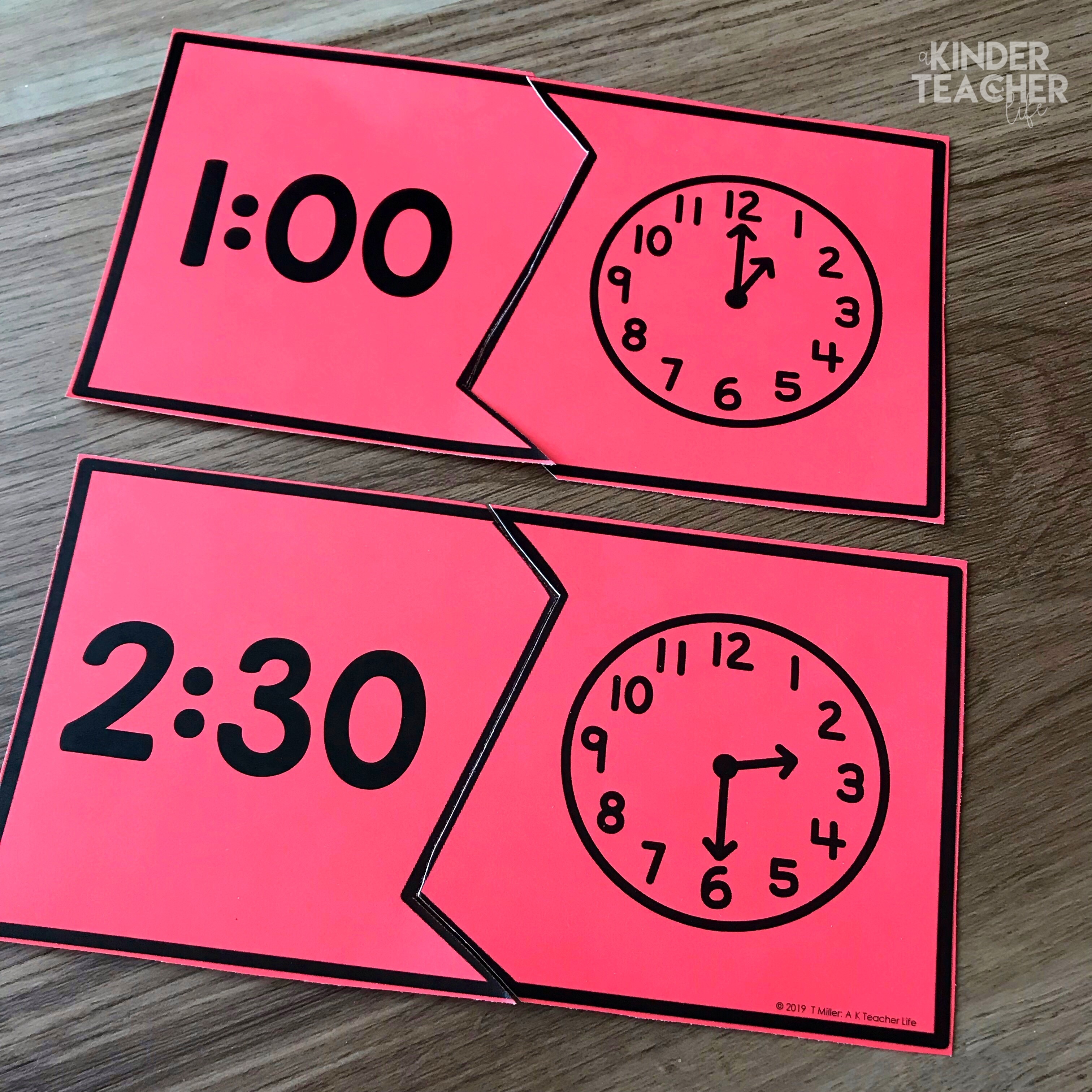 Telling time puzzle - Hands-on telling time math center activities for first grade students. 