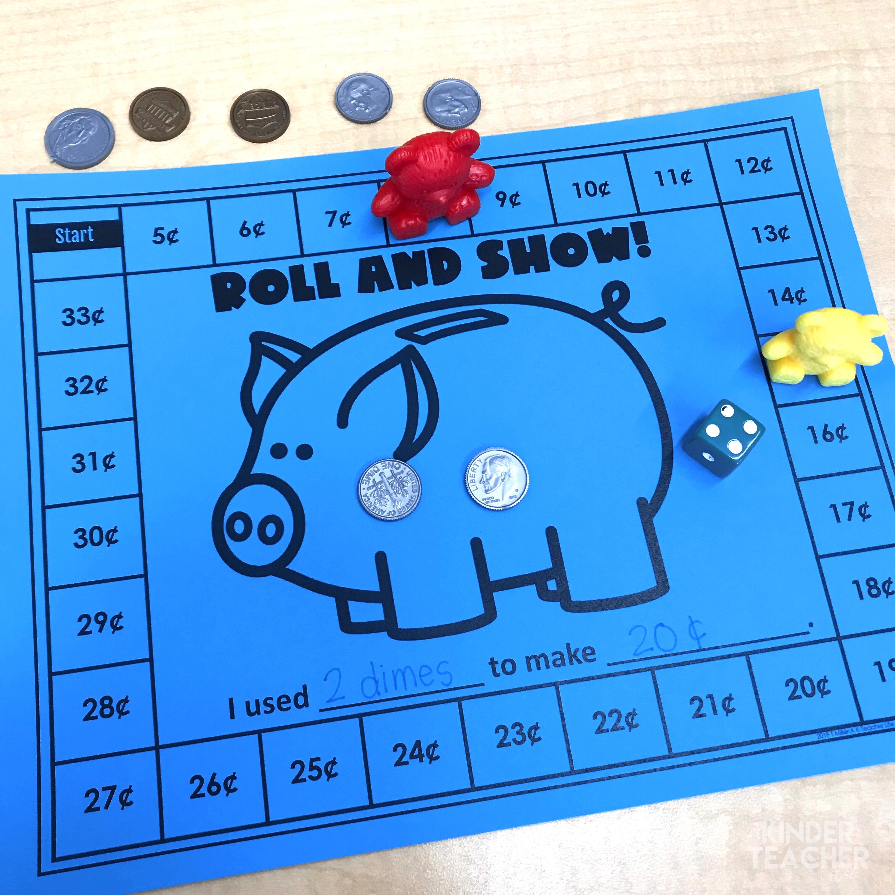 Money Math Center Game FREEBIE - students roll the die and the number they land on they put in the piggy bank. 