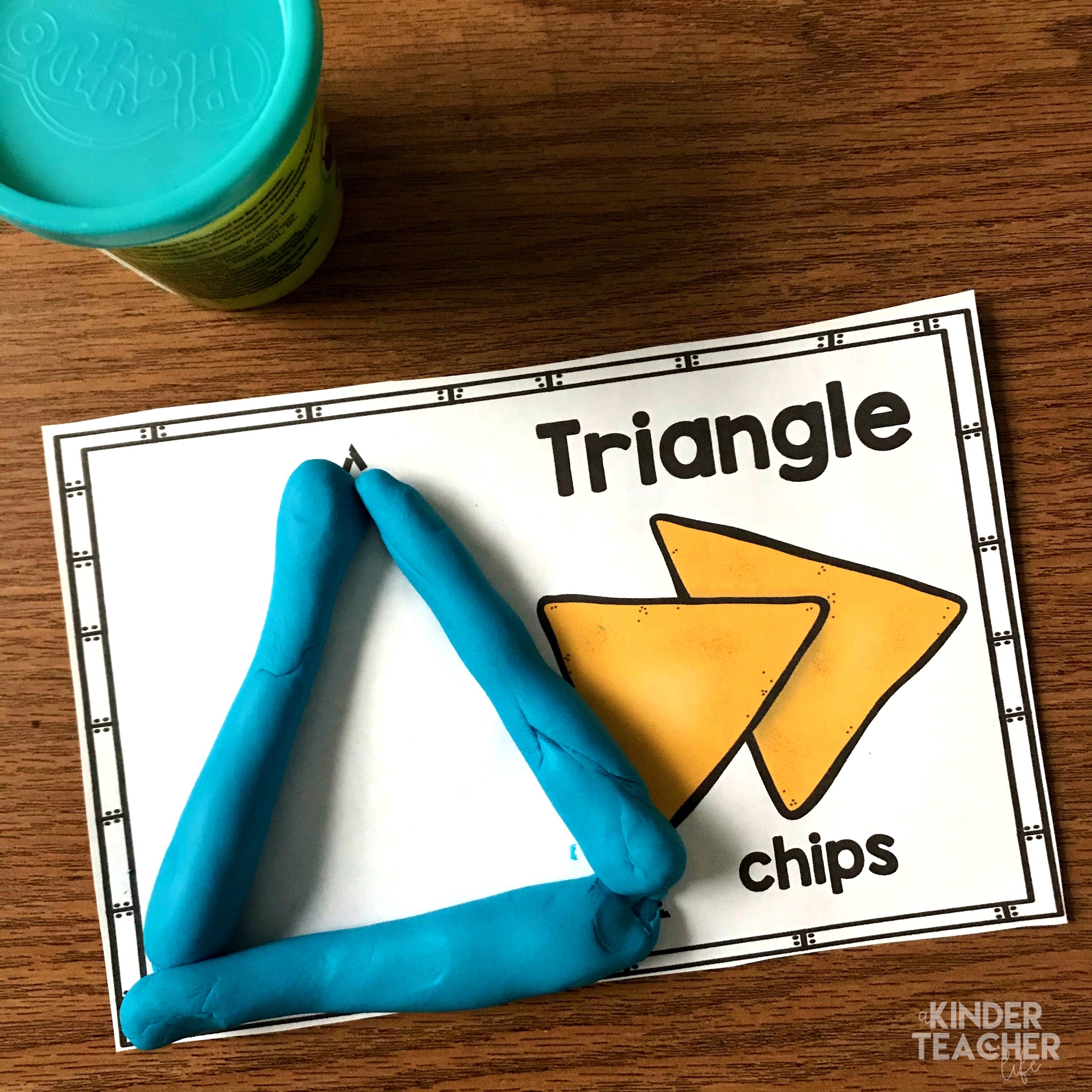 Use play dough to make 2D shapes. 